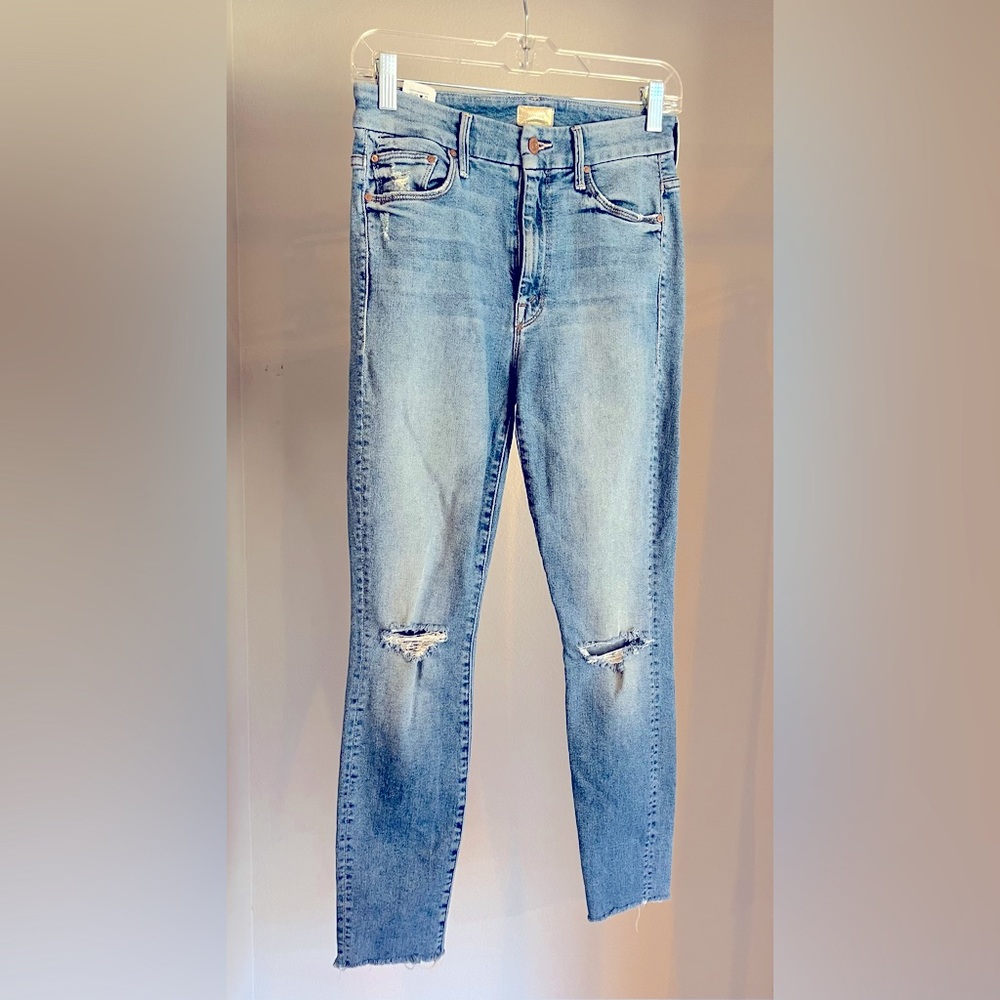 High waisted looker ankle fray-wash shoot to thrill dest.  Size 27